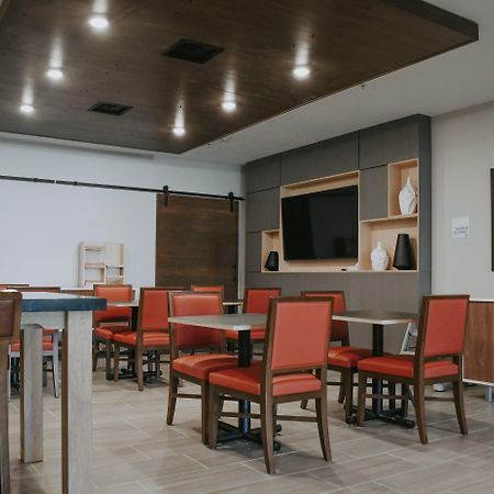 Holiday Inn Express Hotel & Suites Lincoln South By Ihg Eksteriør billede